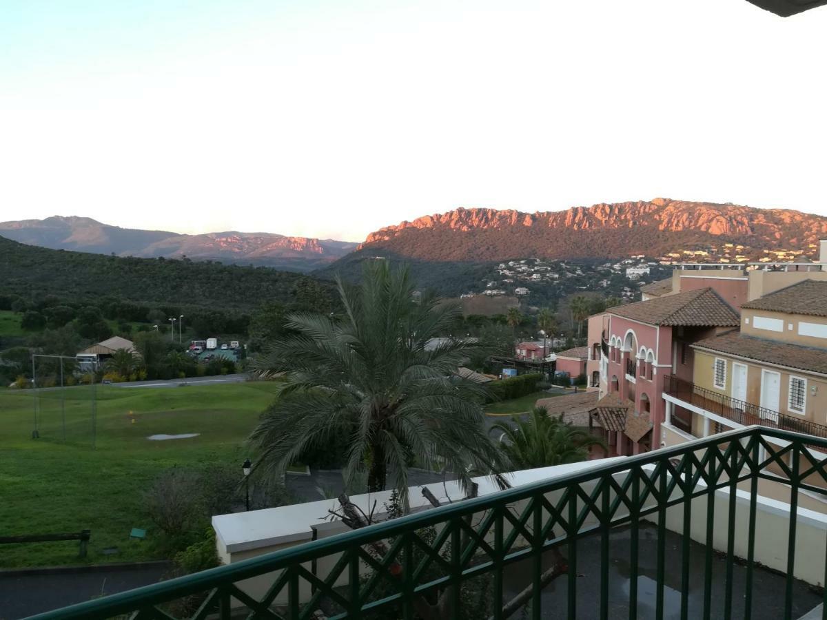 Cap Esterel Appartement Climatise Dans Le Centre Du Village Vacances Drammont Exteriér fotografie